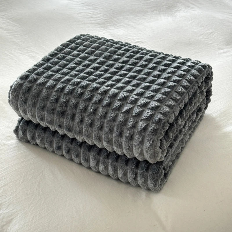 Couleur : Gris anthracite - plaid à carreaux en relief plié sur un lit