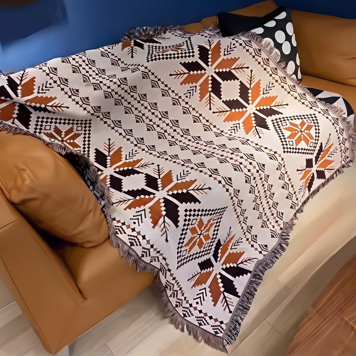 Couleur : Feuilles d'érable - plaid réversible à franges sur un canapé