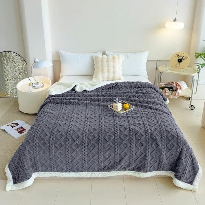 Couleur : Gris anthracite - Plaid jacquard doublé sherpa gris anthracite sur un lit