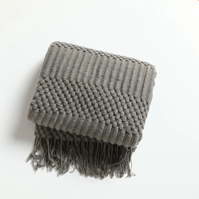 Couleur : Gris anthracite - plaid tricot relief plié avec ses franges