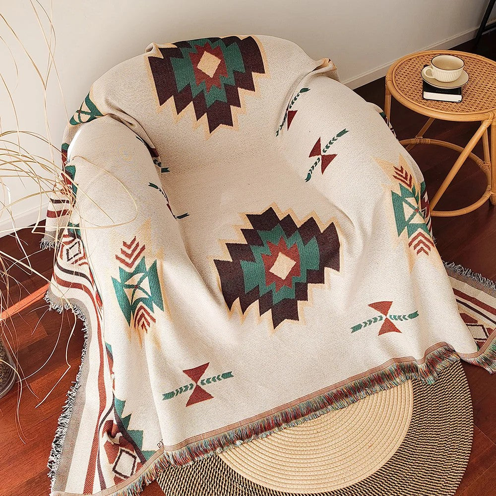 Couleur : Sucre - plaid aztèque sur un fauteuil